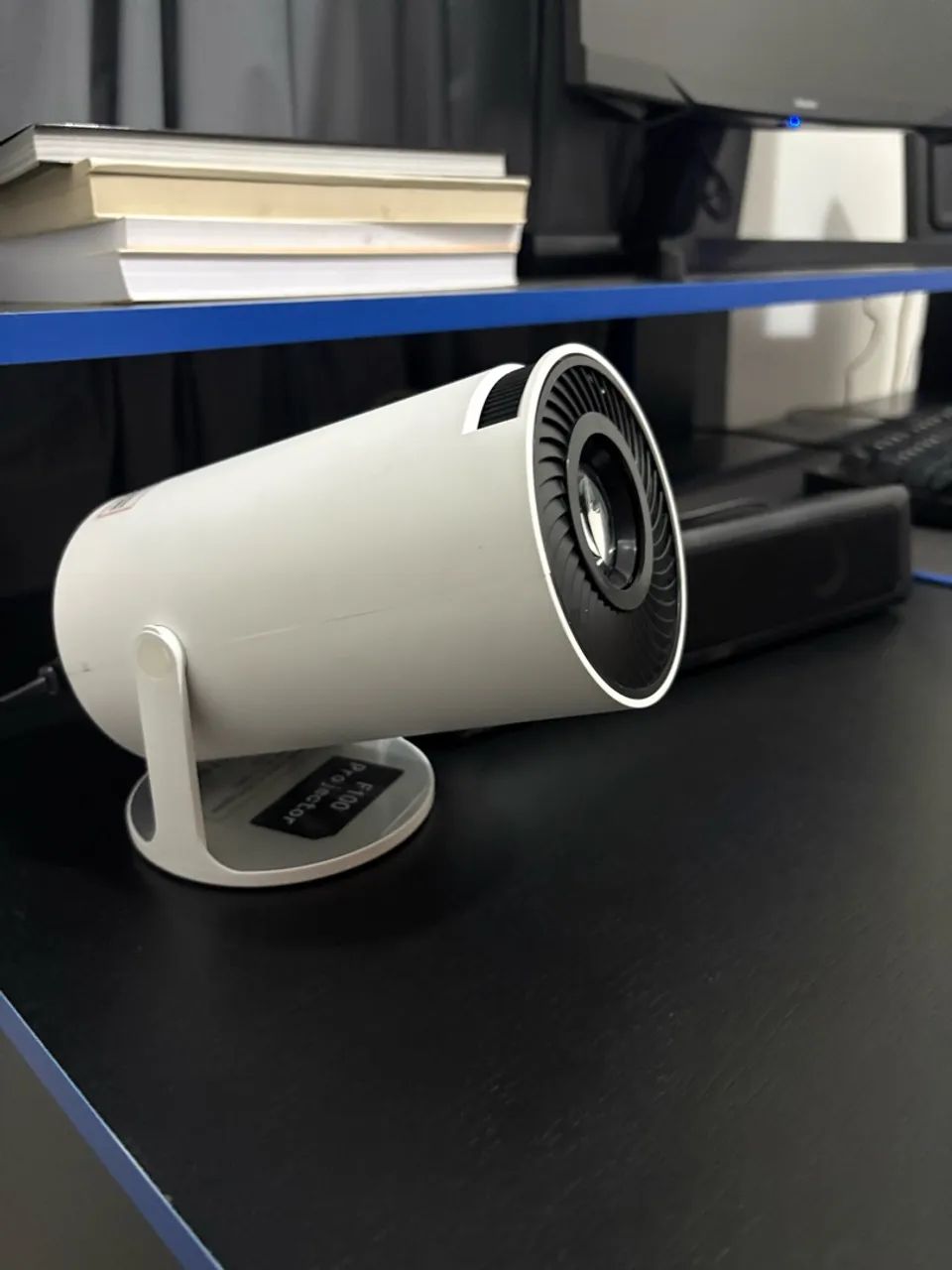 Projetor 4K HD com Caixa de som - Foto 2