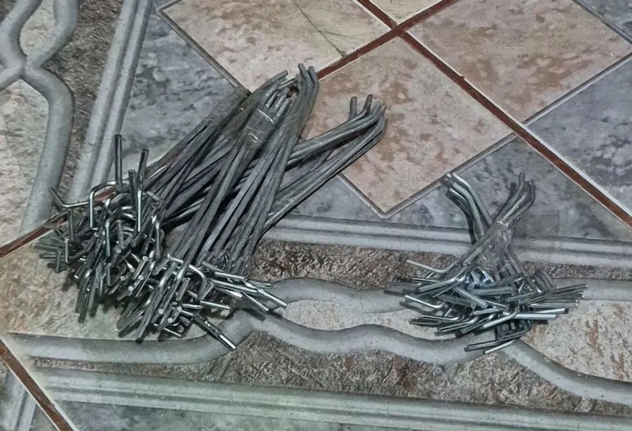 Expositor com ganchos  - Foto 3