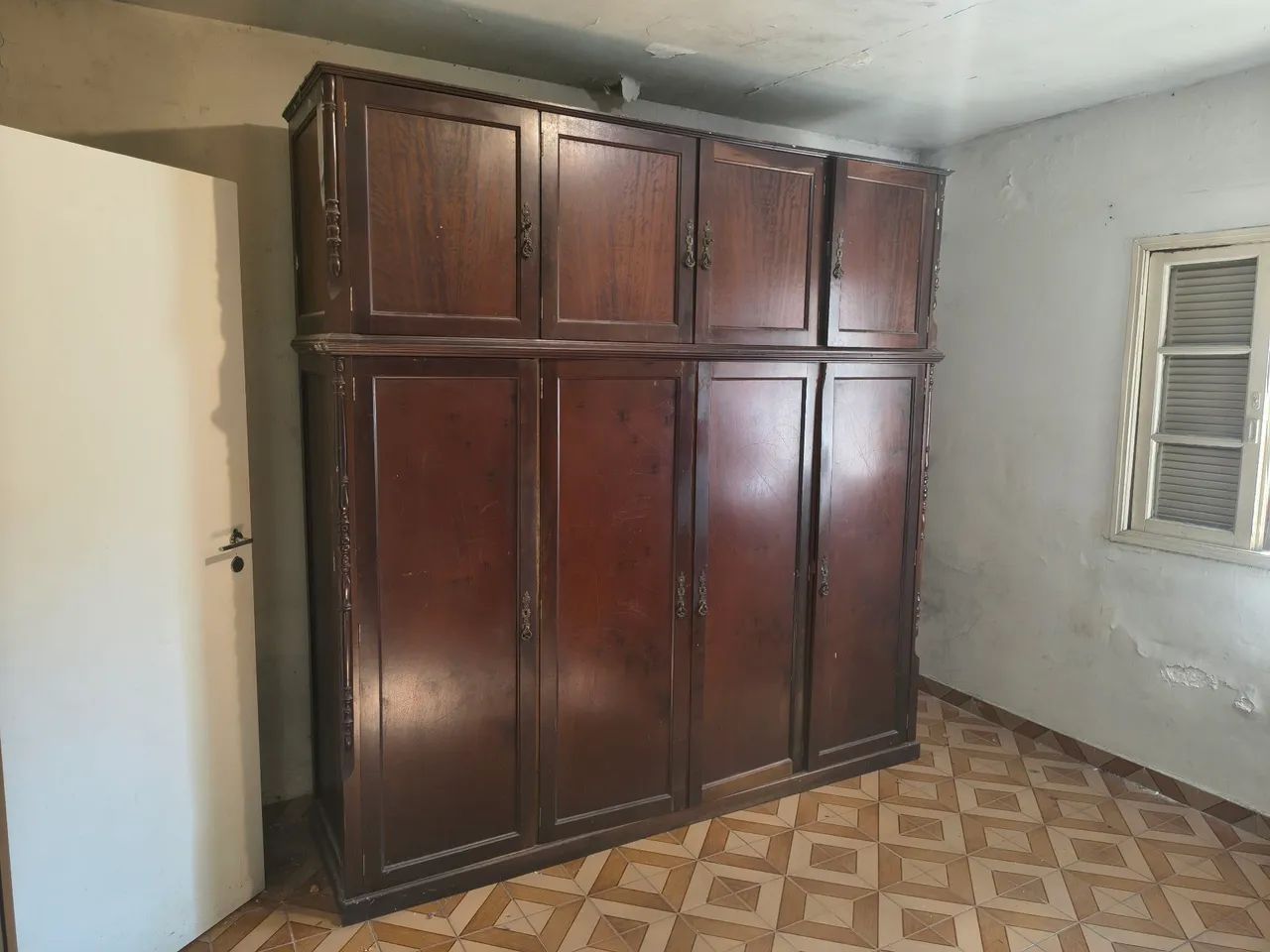 Guarda roupa antigo