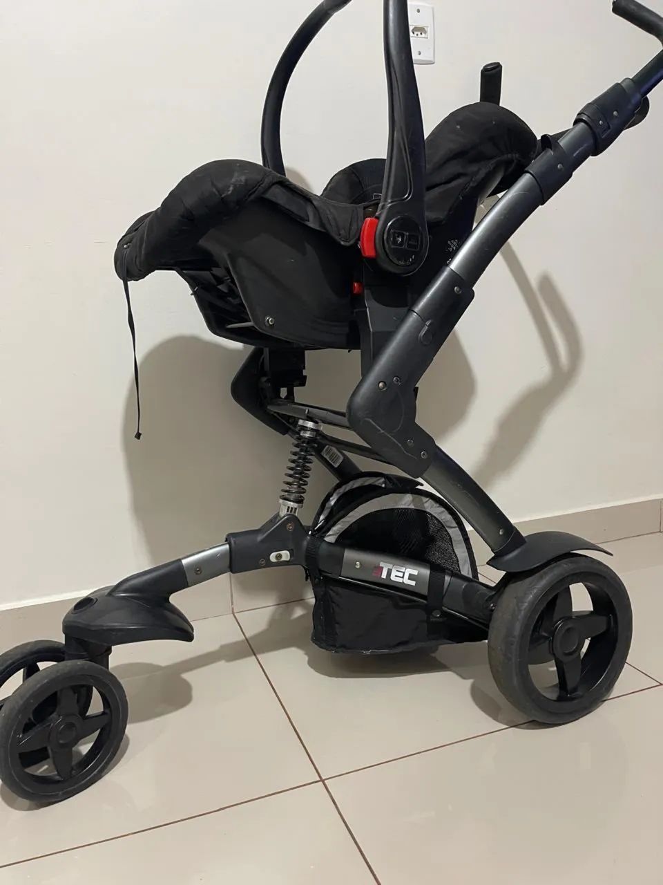 Carrinho de bebê importado com bebê conforto  - Foto 4