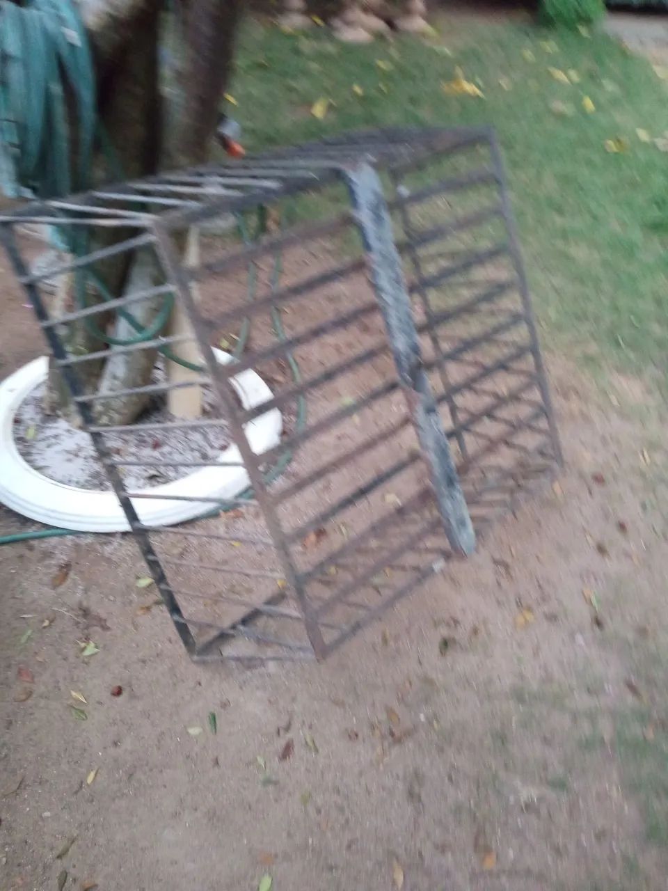 Vendo lixeira de ferro de 40 cm de altura com 1 metro de comprimento  - Foto 5