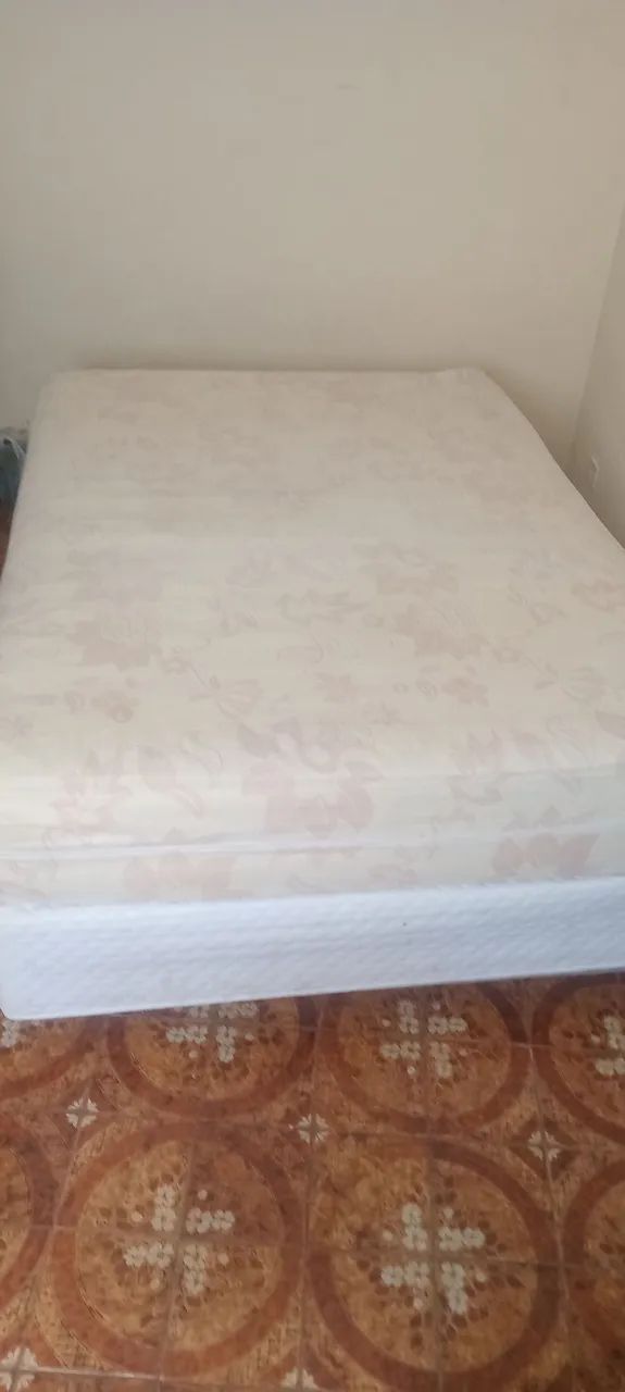 Cama King Semi nova 
