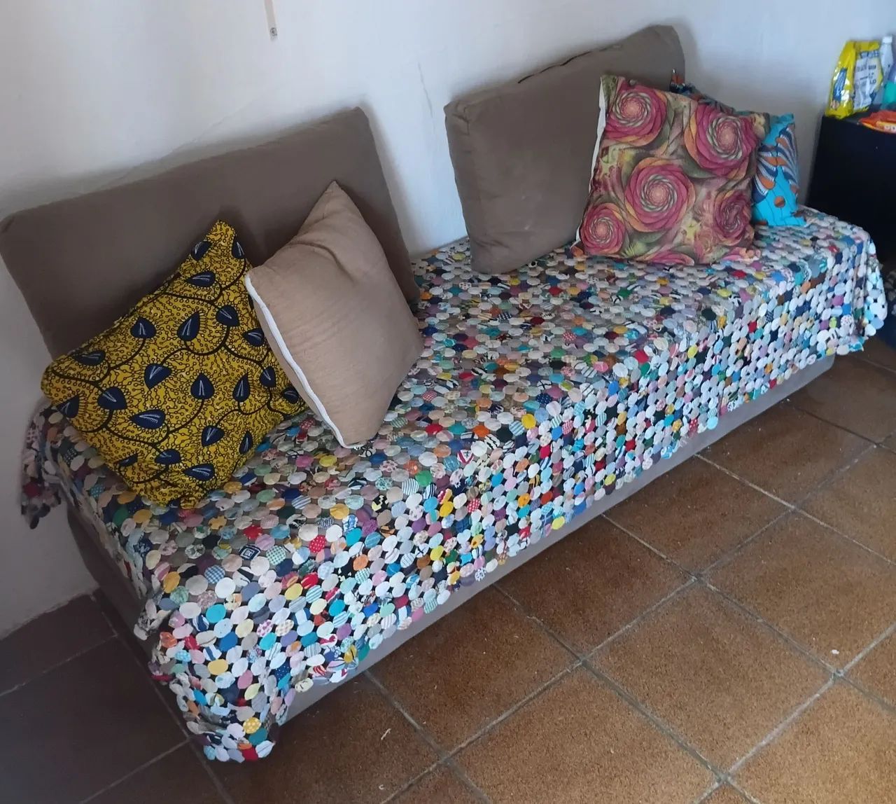 VENDO SOFA CAMA POUCO USO 400,00 - Foto 3