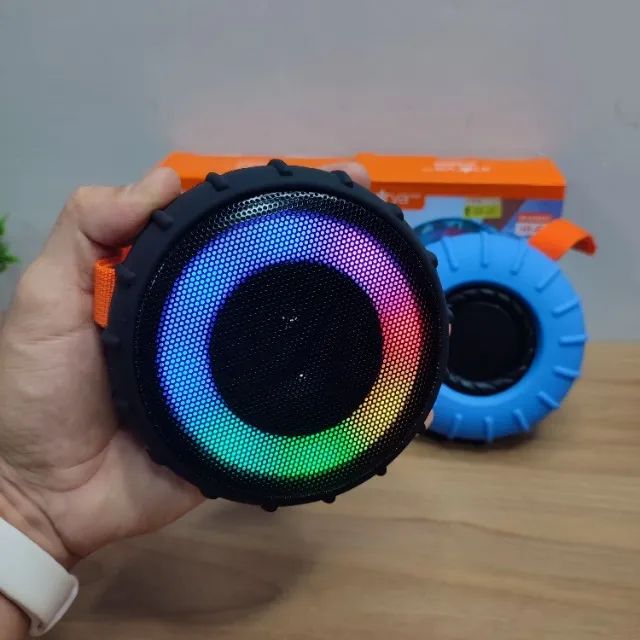 Caixinha de Som Bluetooth Resistente a Água 8W RGB - Foto 2
