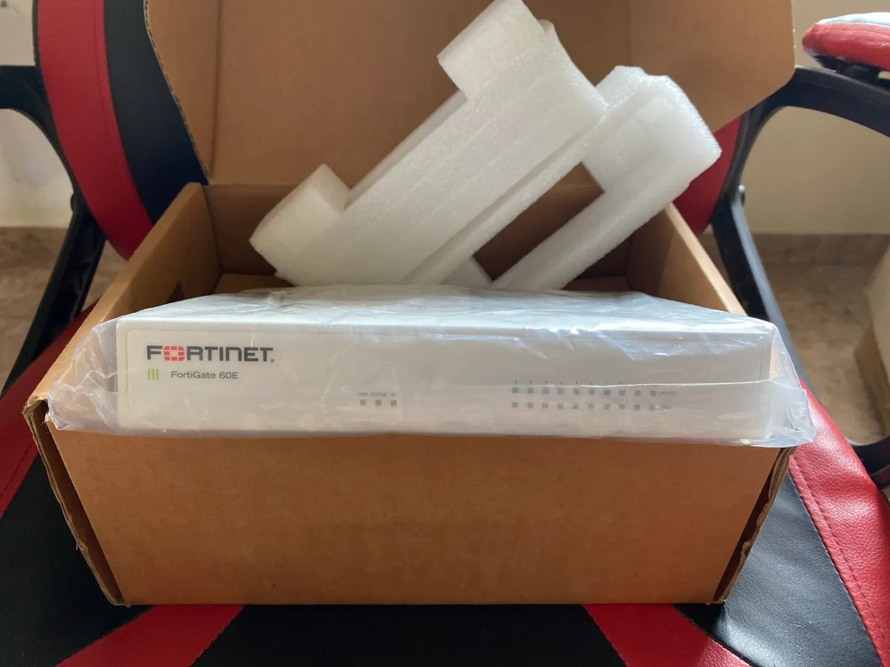 Fortinet  FortiGate 60E - Foto 2