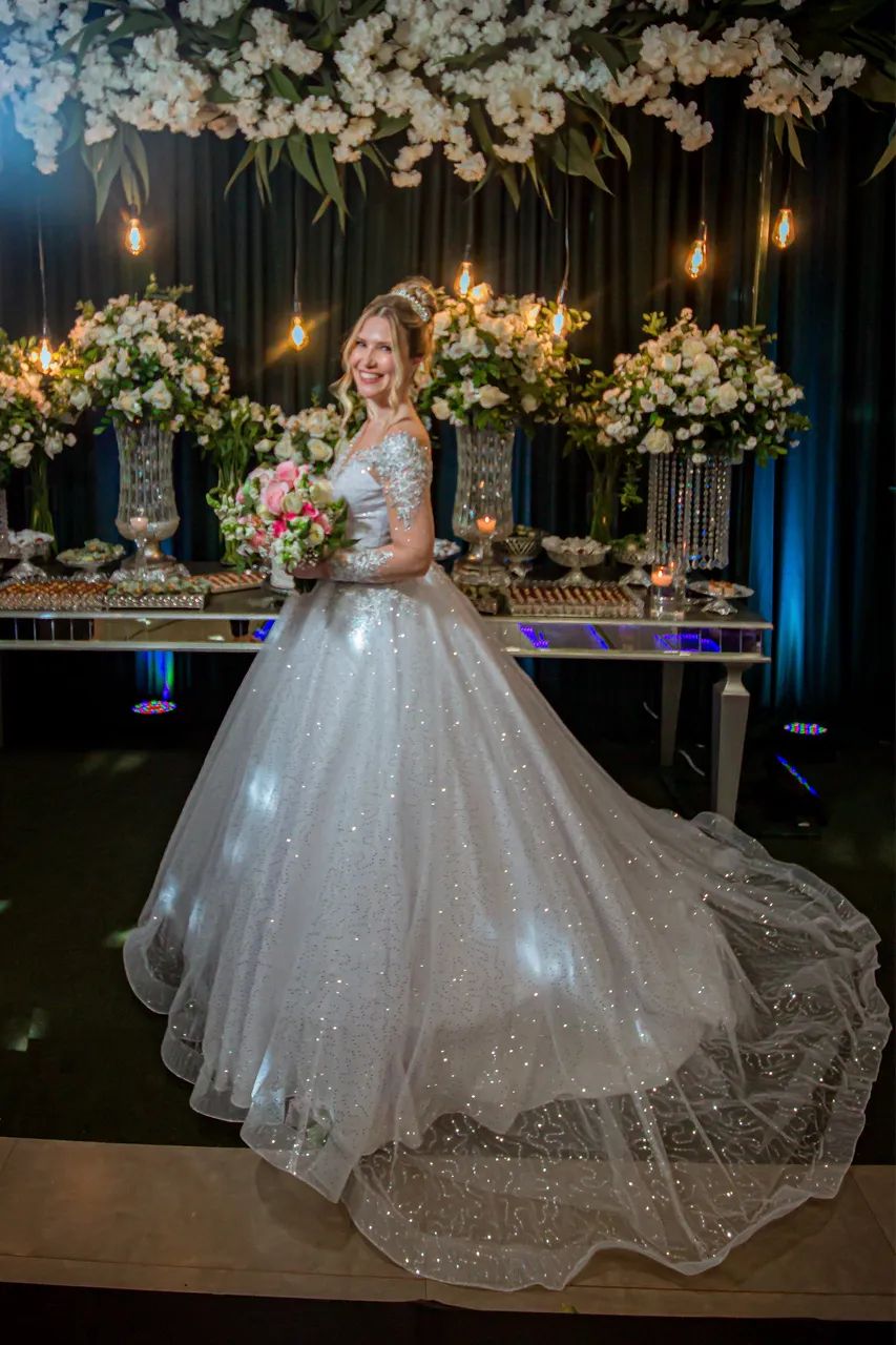 Vestido de Noiva com Véu