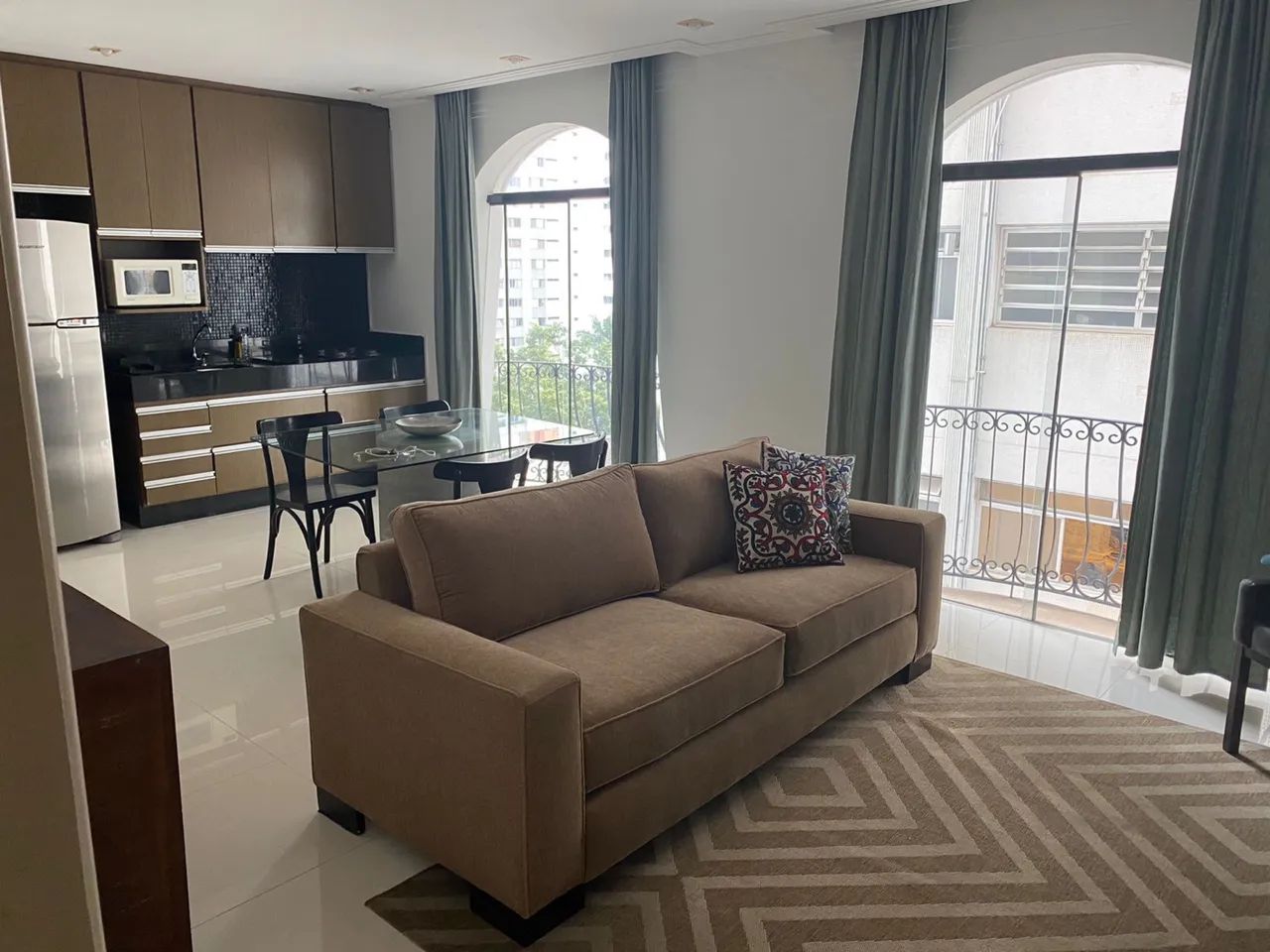 Saint Regis - Jardins - 80m2 - incluído condomínio e IPTU