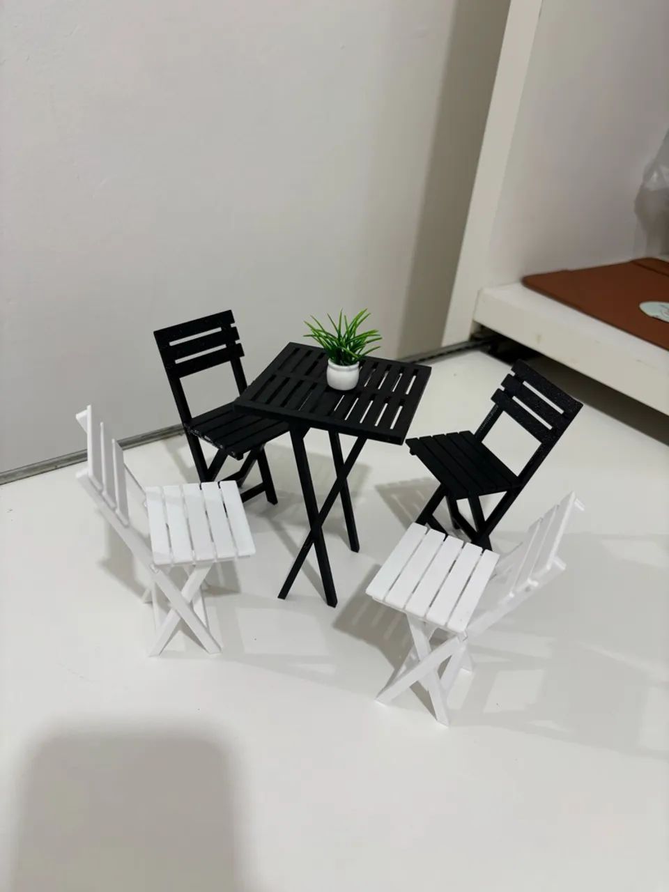 Lote mesa e cadeiras barbie 