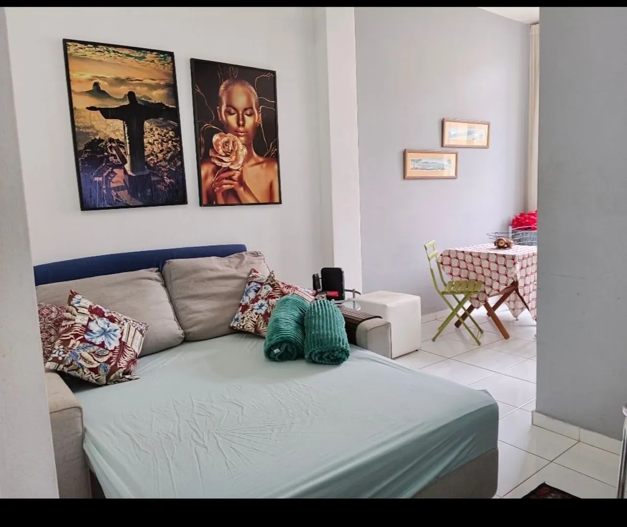 Sofá 2 lugares cama de casal.