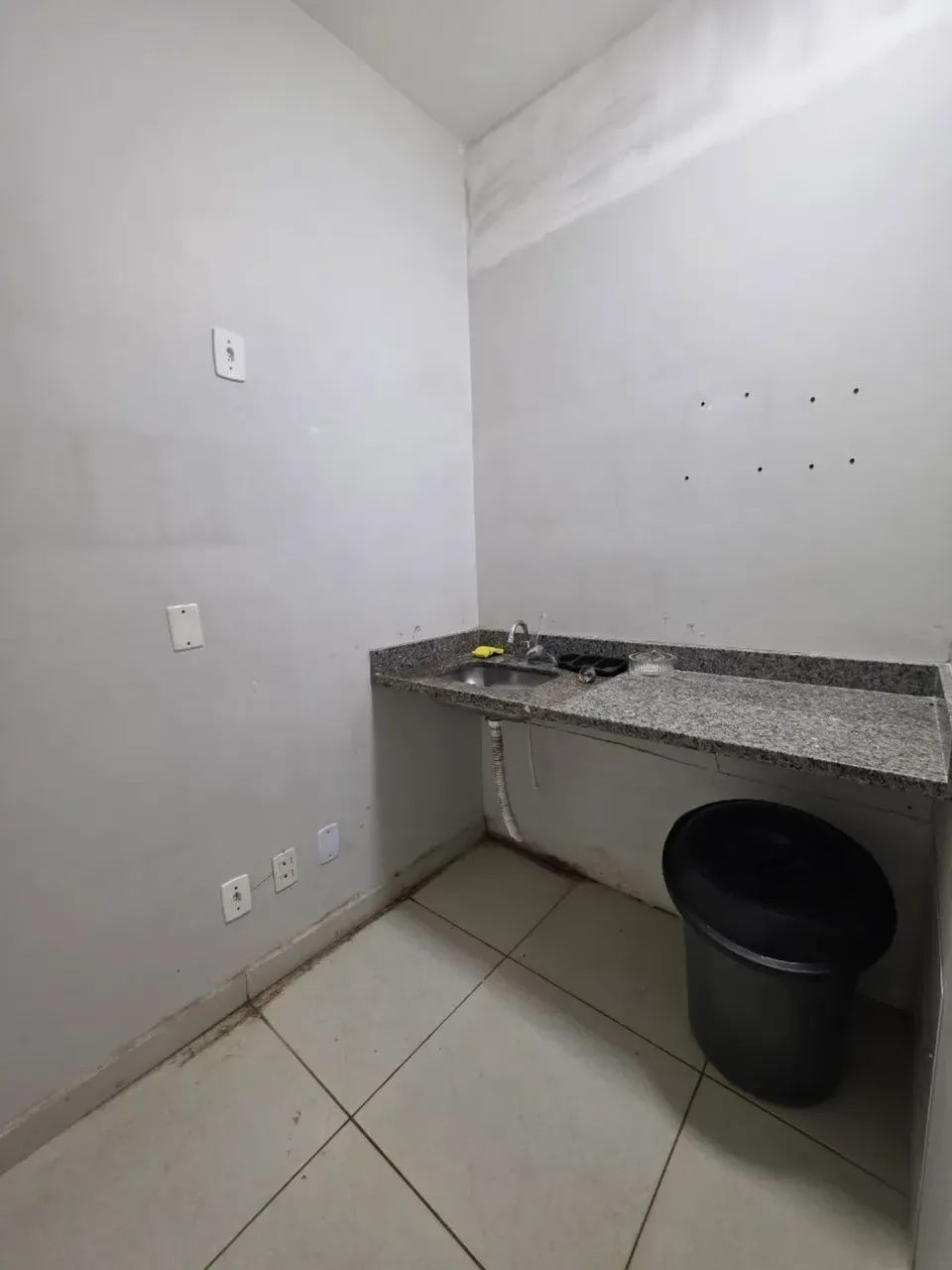 Sala Comercial Térrea 40 m² com  divisões mais cozinha água incluso - Centro - Foto 5