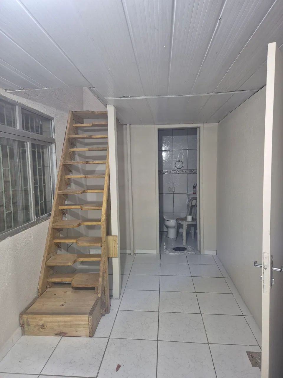 Alugo kitnet localizada no bairro Abraão 