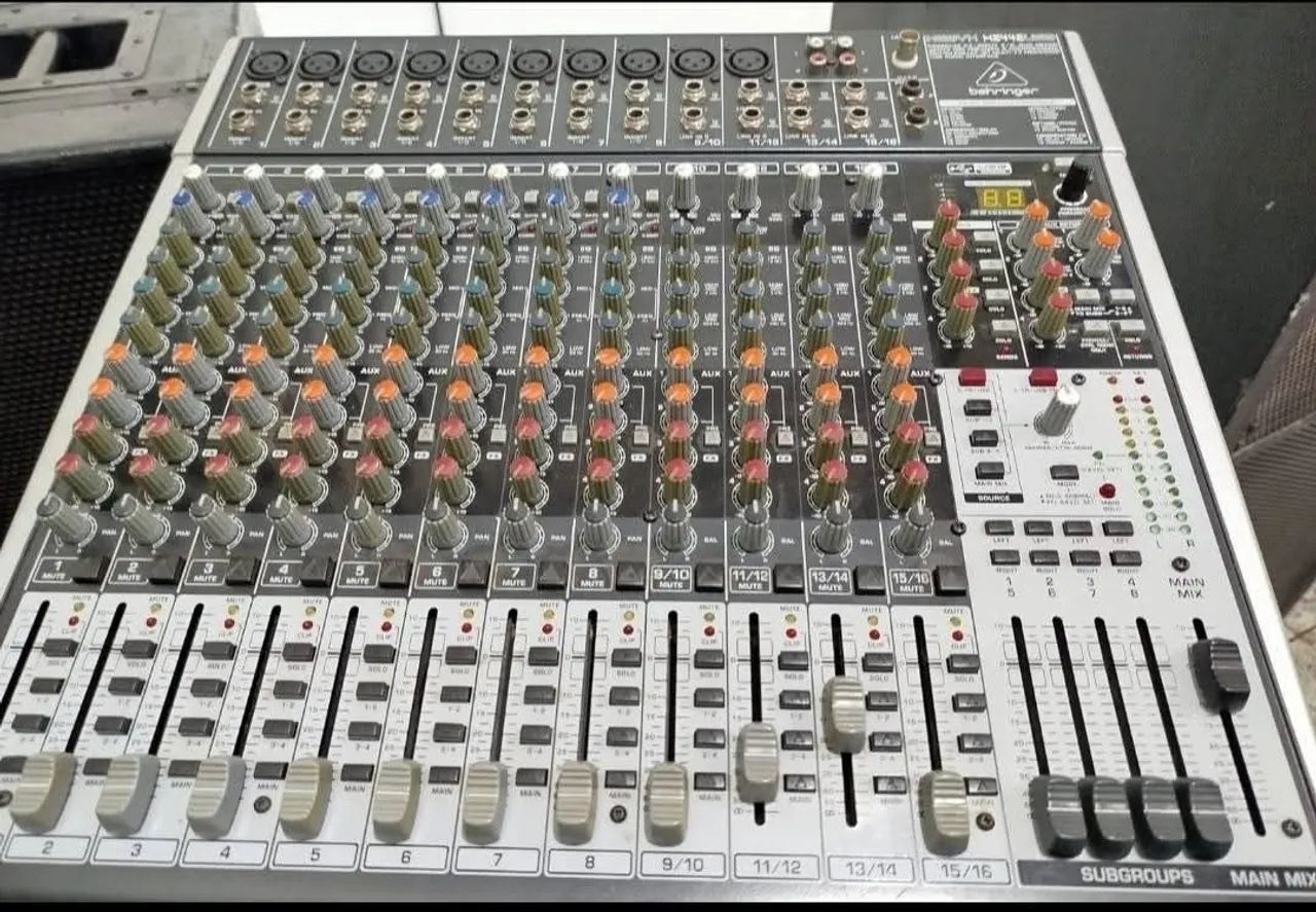 Mesa de som analógica Behringer  - Foto 5