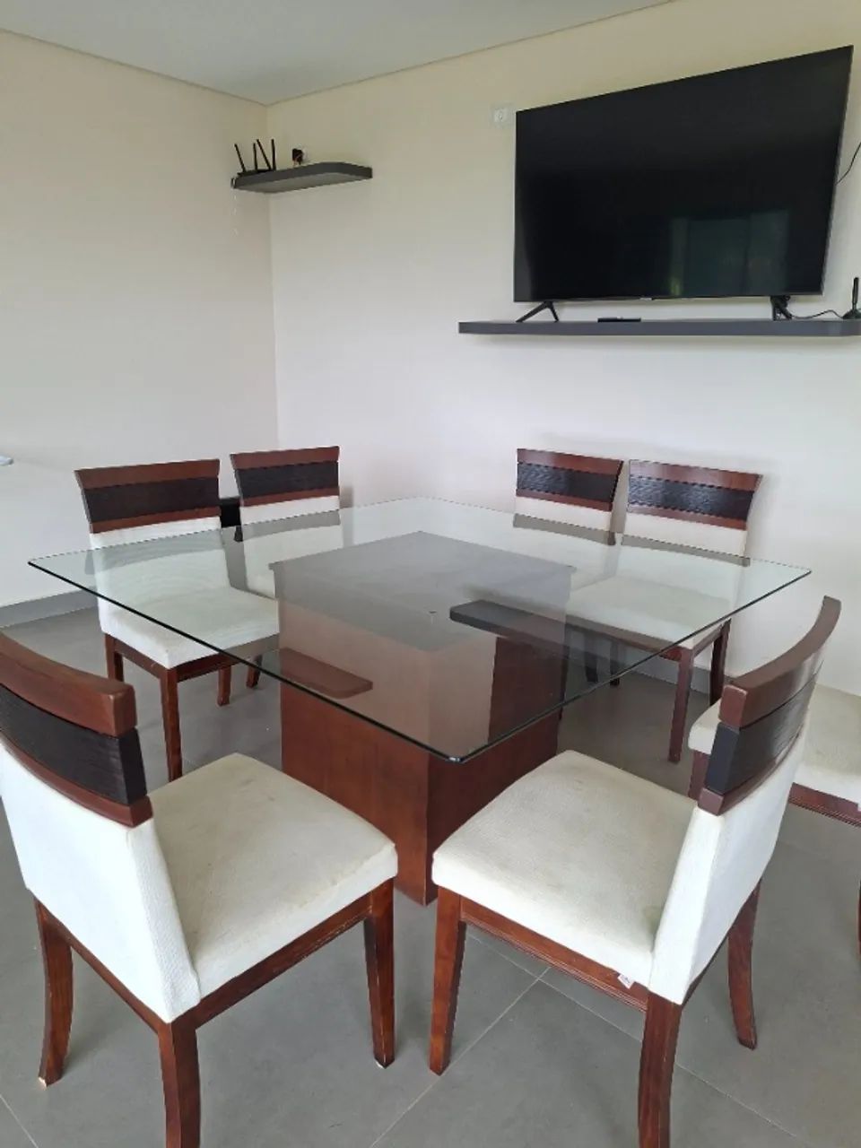 Mesa de jantar + cadeiras usadas em ótimo estado