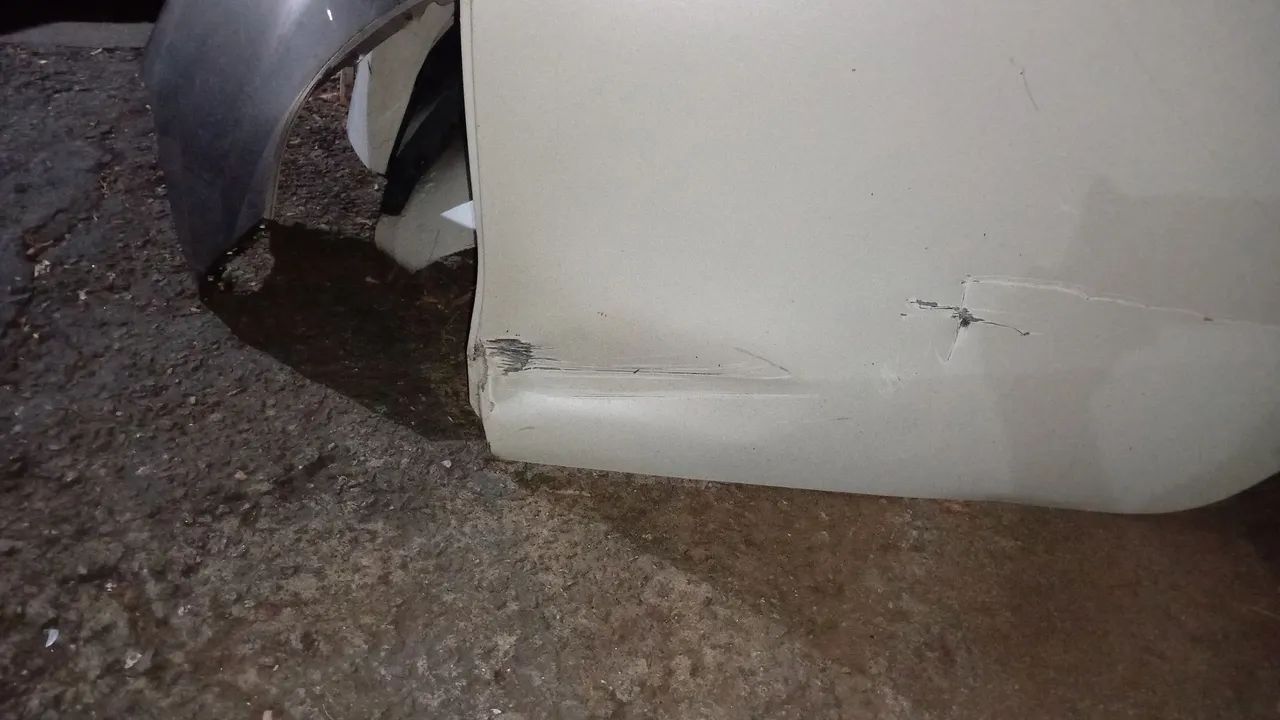Porta traseira yaris - Foto 2