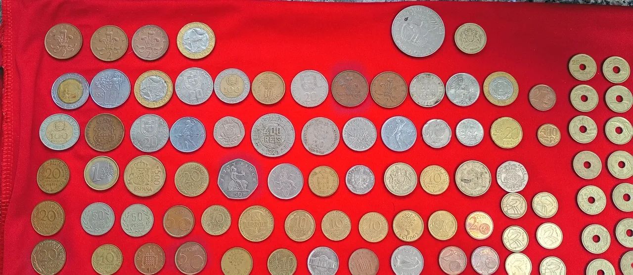 Várias moedas antigas de vários países  - Foto 2