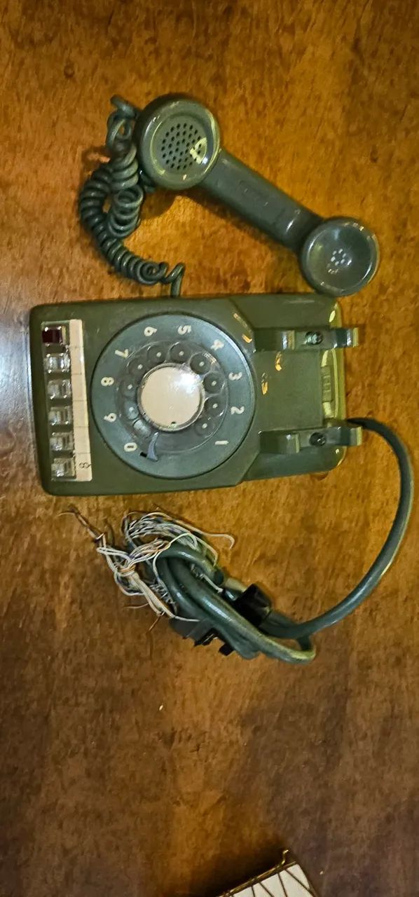 Telefone de disco antigo anos 70 80 ótimo estado verde  - Foto 3