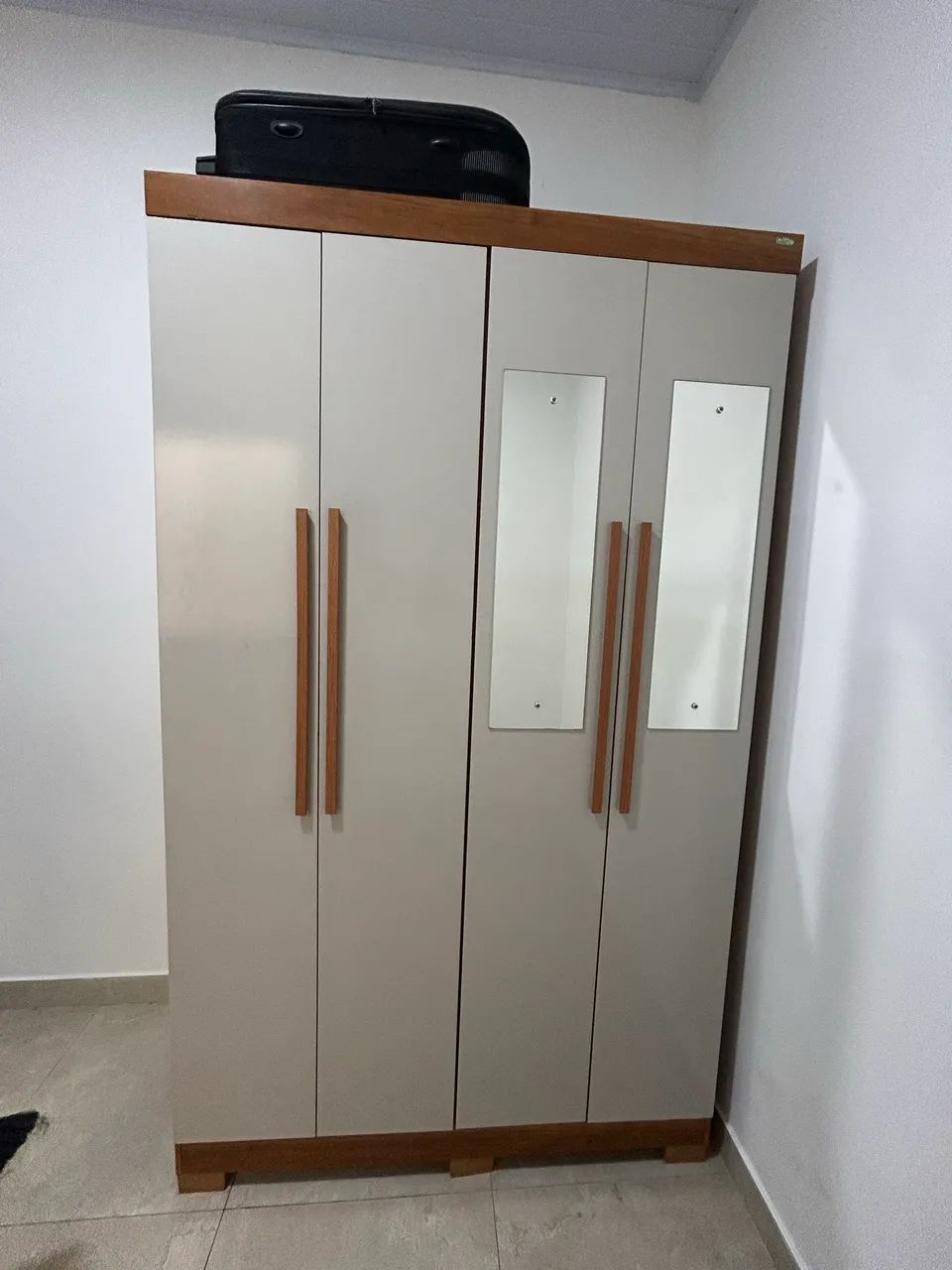 GUARDA ROUPA