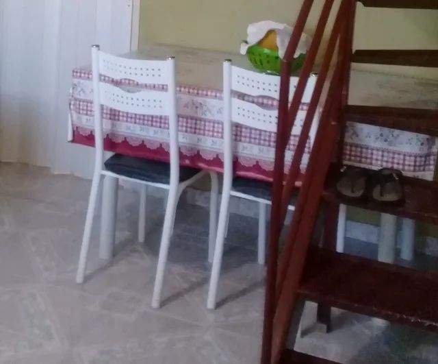 Mesa de granito com 4 cadeiras