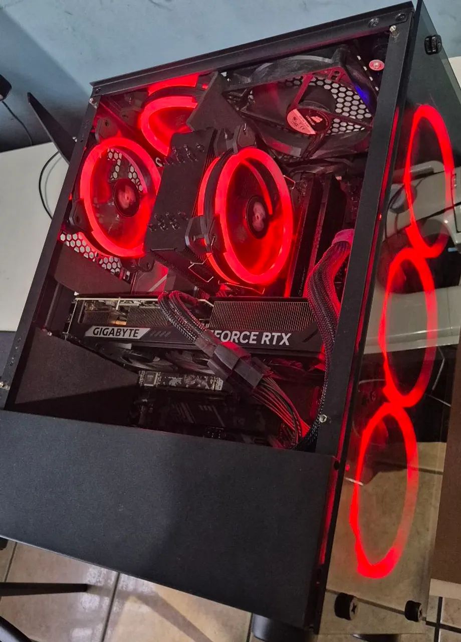 PC GAMER ULTRA | RTX5070 / 32GB / Ryzen 7 5700X3D
