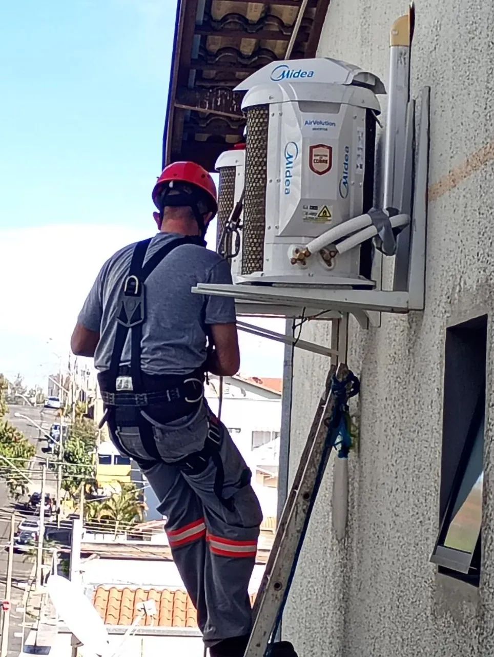 Instalação e manutenção em condicionadores de ar. - Foto 2