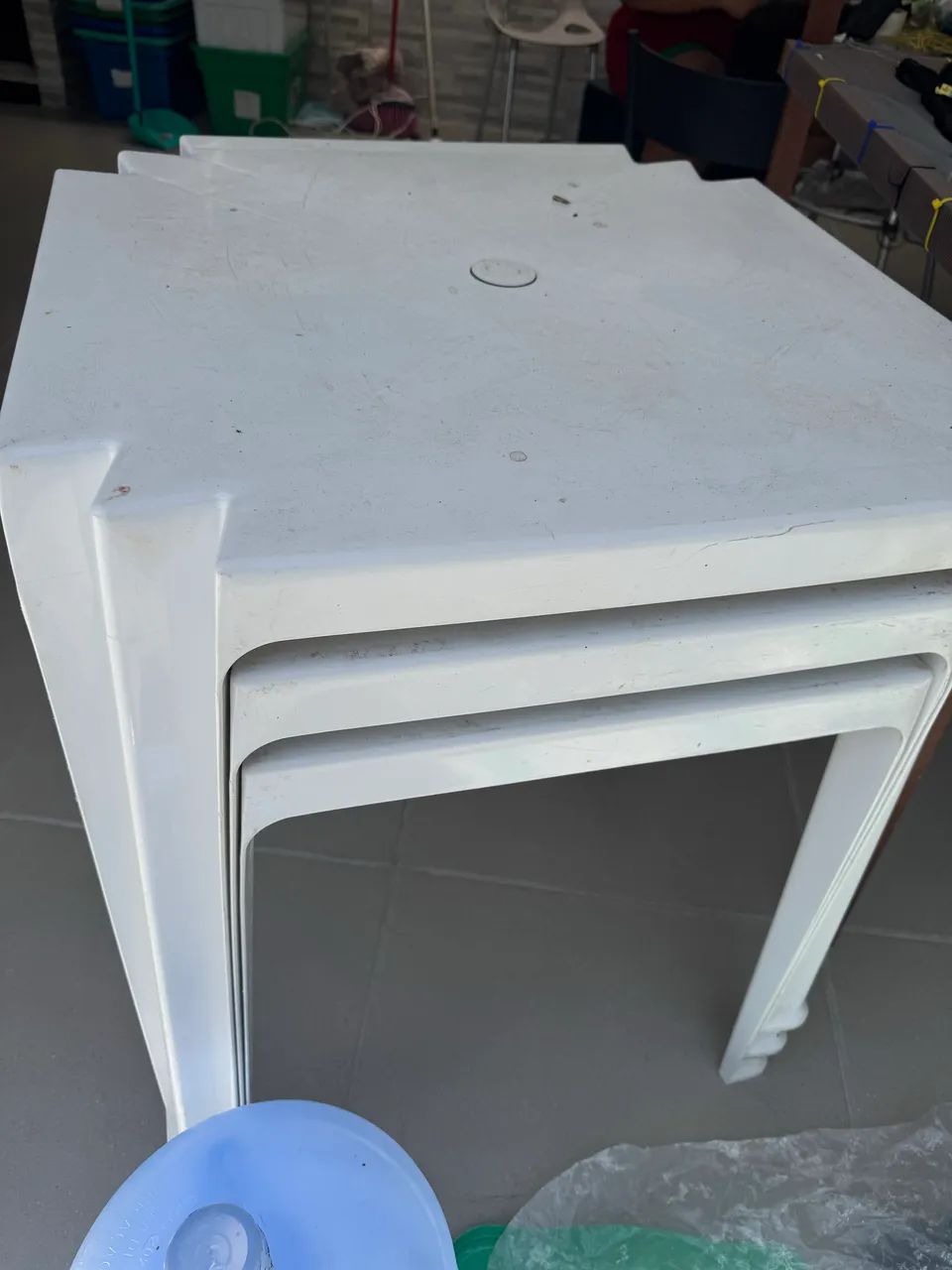 Conjunto de mesa e cadeiras (3 conjuntos disponíveis) 