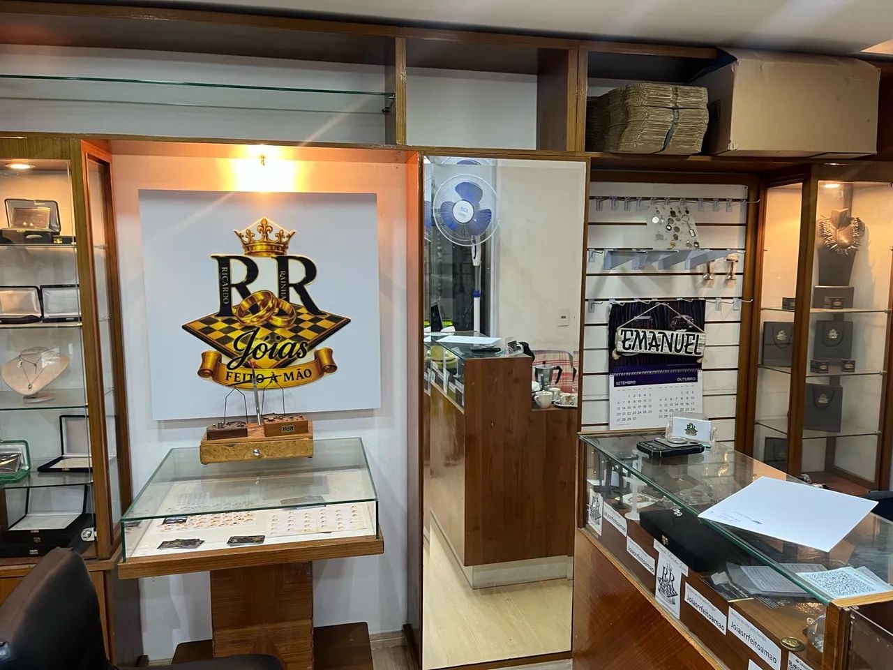 Vendo uma linda vitrine - Foto 3