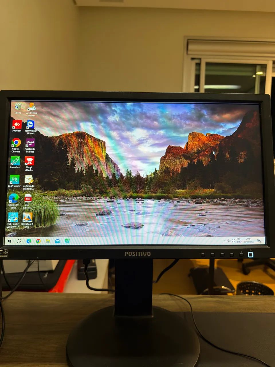 Monitor Positivo 19? HD 1366×768 | Base Ajustável | Widescreen