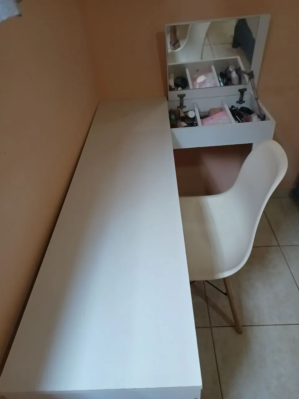 Escrivaninha com cadeira 