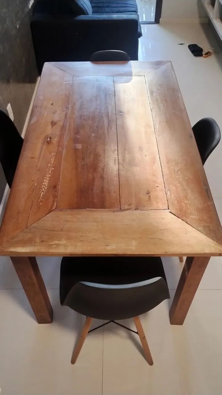 Mesa de madeira de demoliçao.