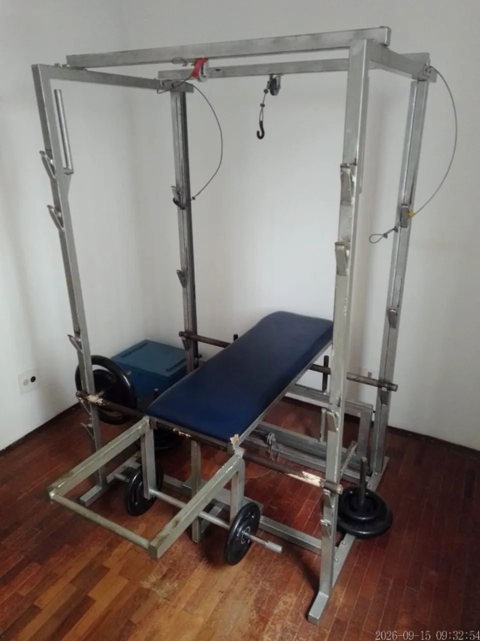 Aparelho de musculação e Anilhas