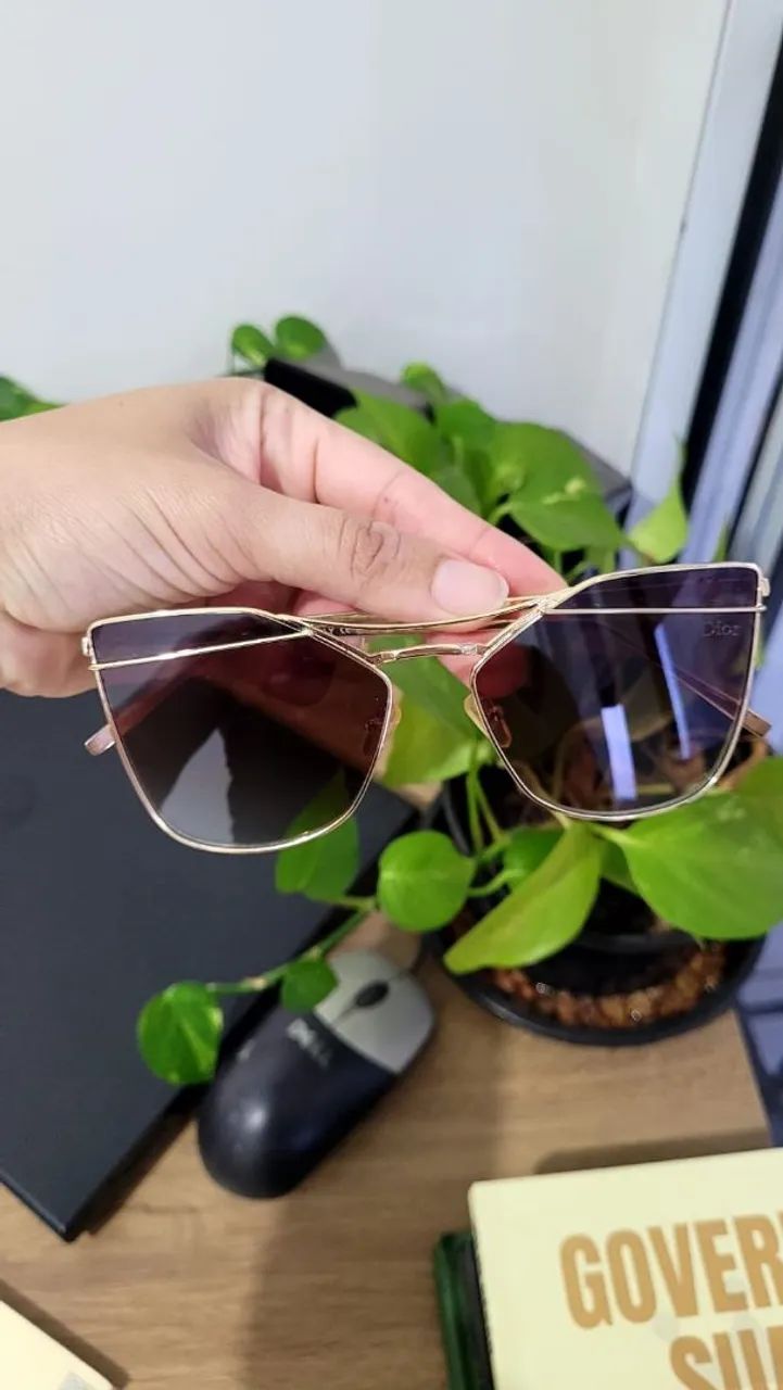 Vendo  óculos da Dior feminino  - Foto 2