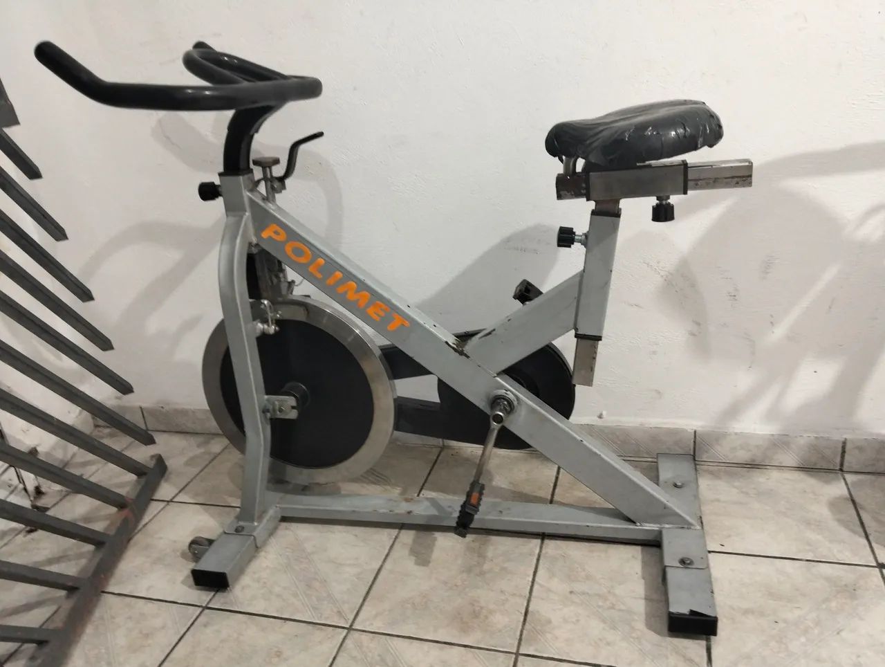 Bicicleta ergométrica de academia  - Foto 4