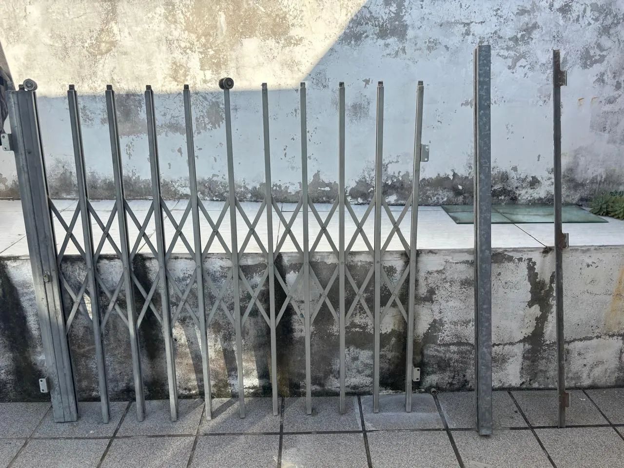 Grade pantográfica de ferro