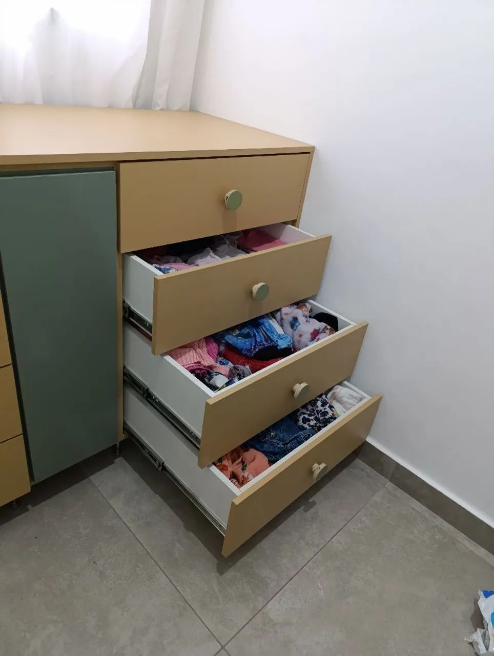 Cômoda infantil planejada + estante de brinquedos - Foto 6