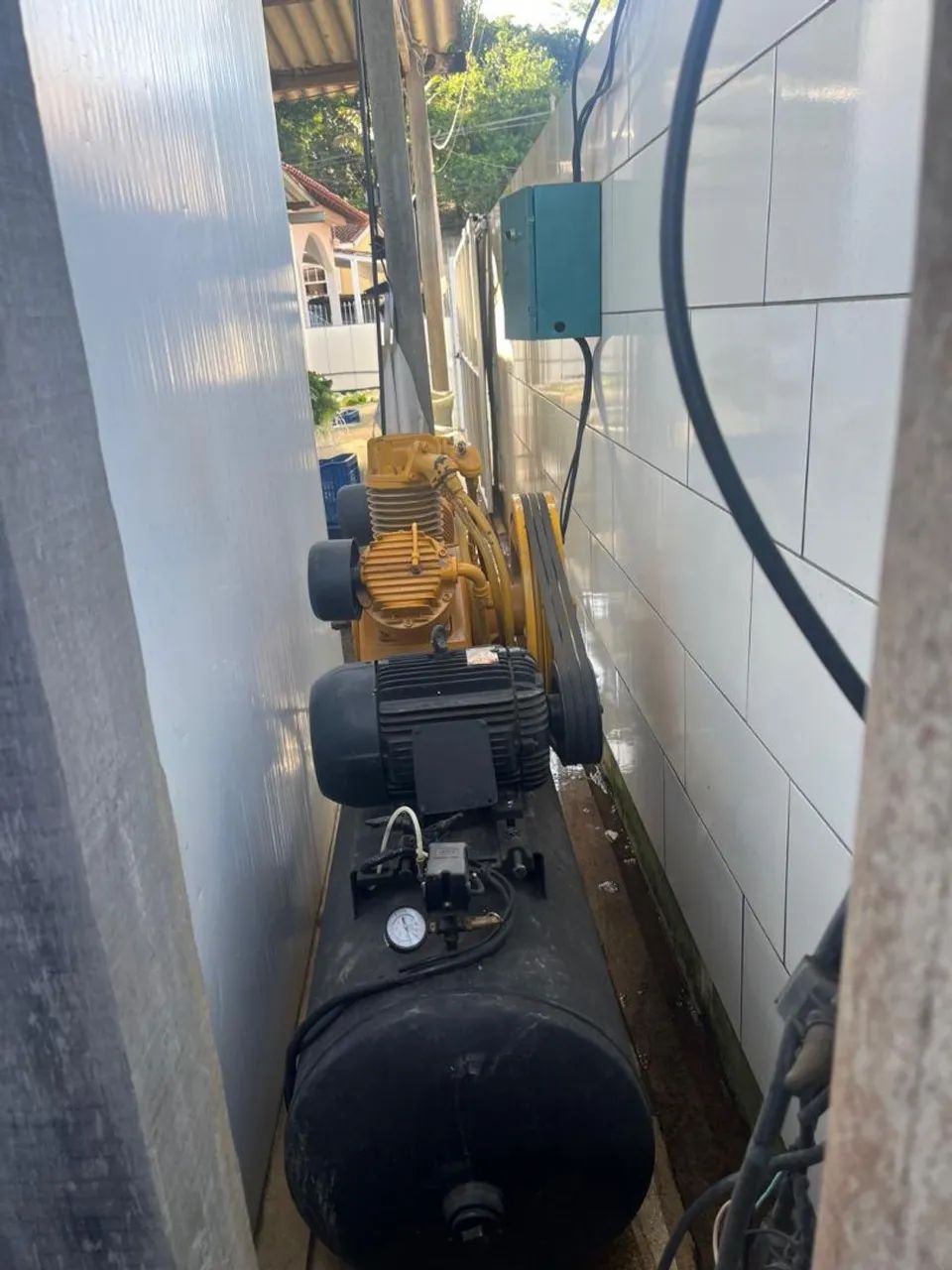 Compreensor trifasico 60 pes 425 litros 3 cilindros pistões 