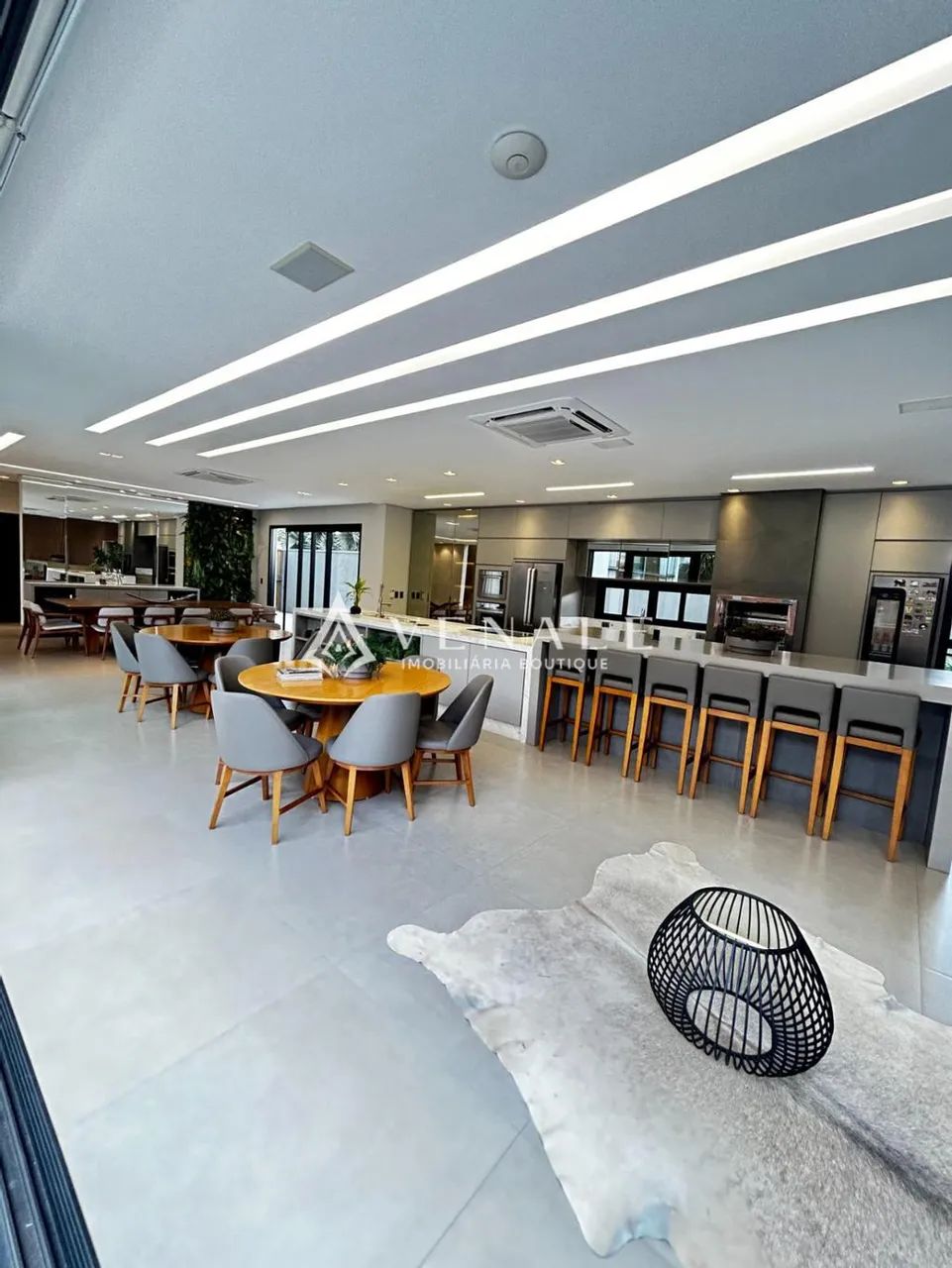 Sobrado para alugar em Maringá, Jardim Imperial, com 4 suítes, com 472.98 m² - Foto 3