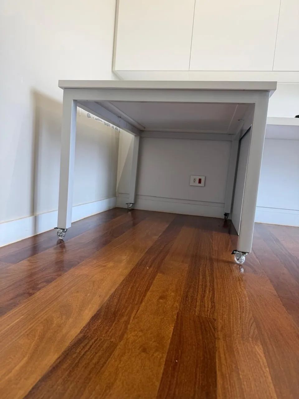 Mesa com rodinhas e bancada  - Foto 3