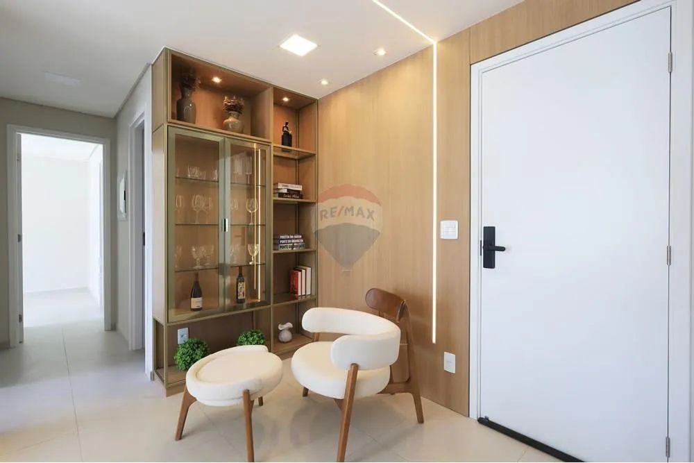 Apartamento com 55m semi mobiliado e decorado com 2 quartos, varanda, cozinha e área de se - Foto 2
