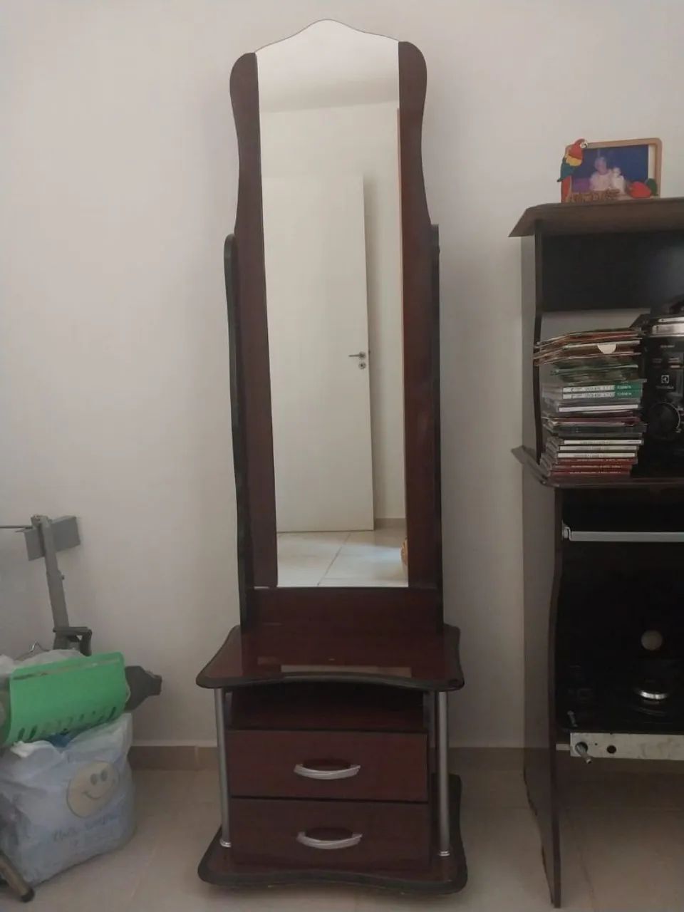 Espelho com gavetas