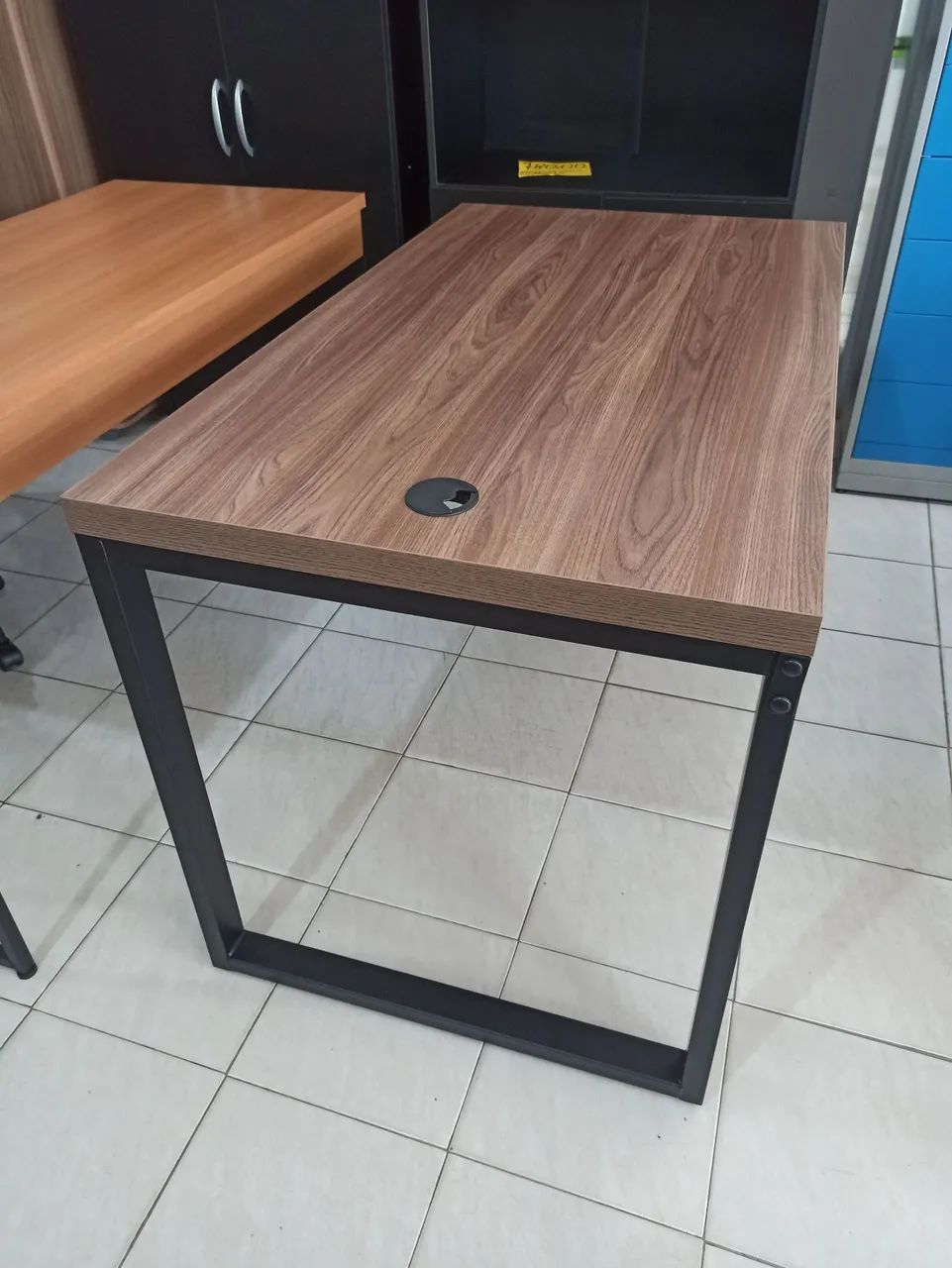 Mesa robusta de 1.20m para escritório  - Foto 2
