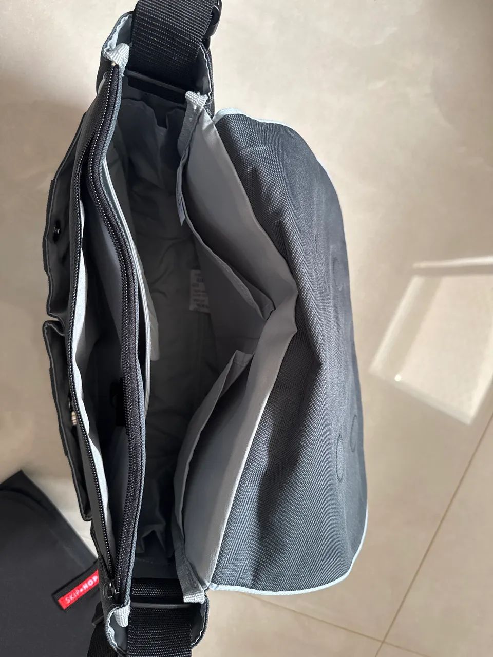 Bolsa Maternidade Skip Hop Cinza Chumbo - Foto 5