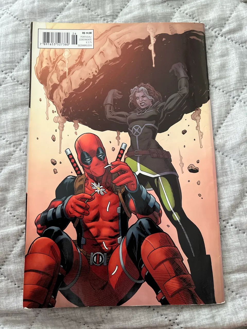 3 HQS de capa mole( 2 batman e 1 deadpool)  - Foto 2