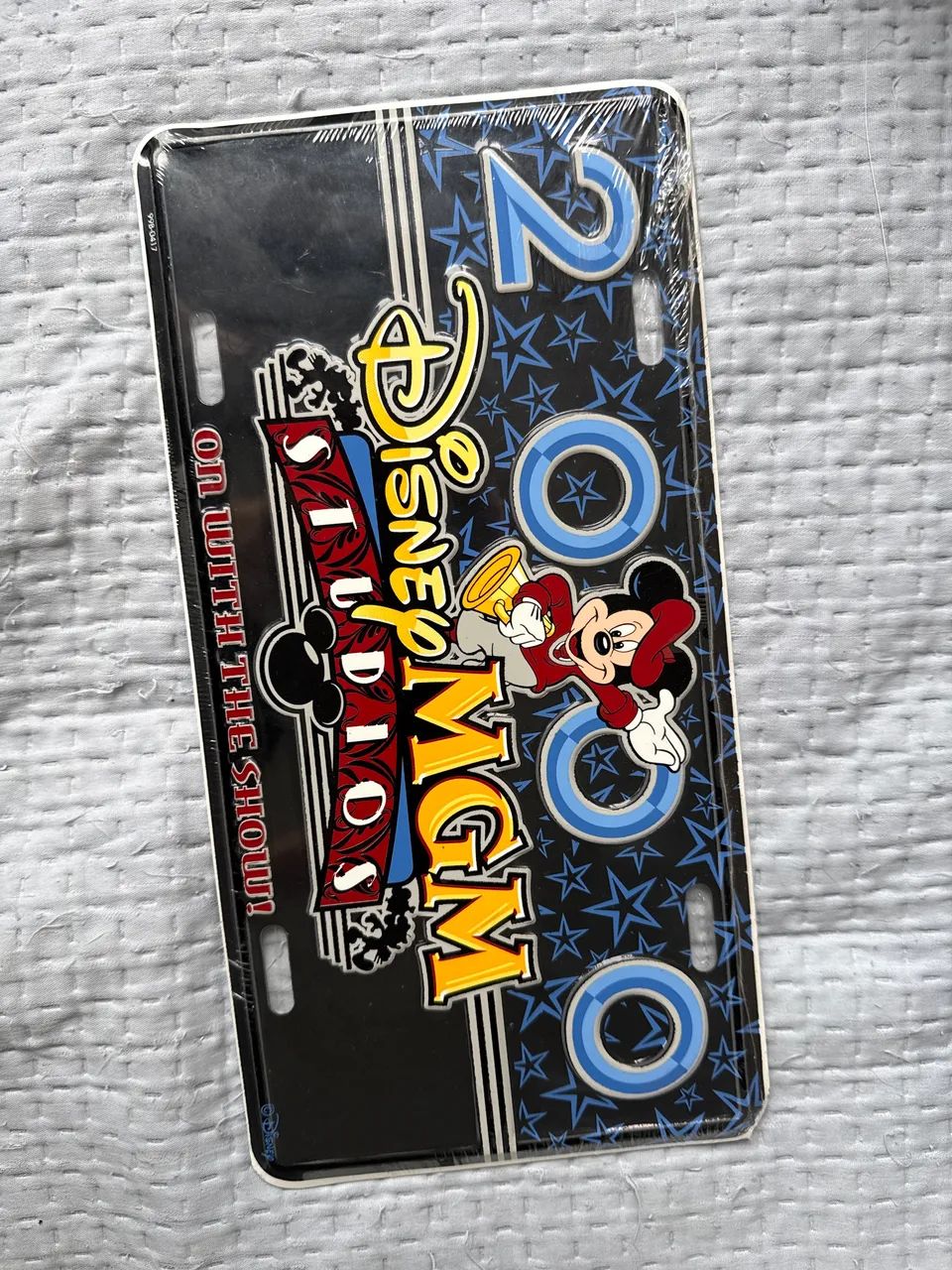 Placa metal comemorativa MGM Studios - 2000