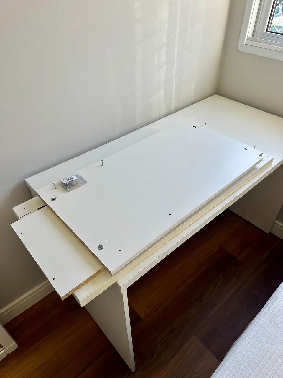 Mesa de escritório em L - cor branca - Foto 3