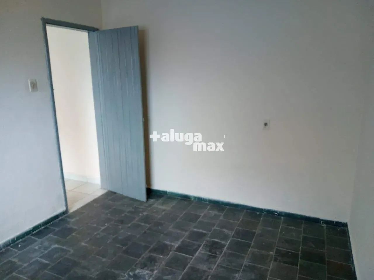 Alugo Kitnet, com 01 quarto, reformada, segura e em local muito tranquilo. - Foto 2