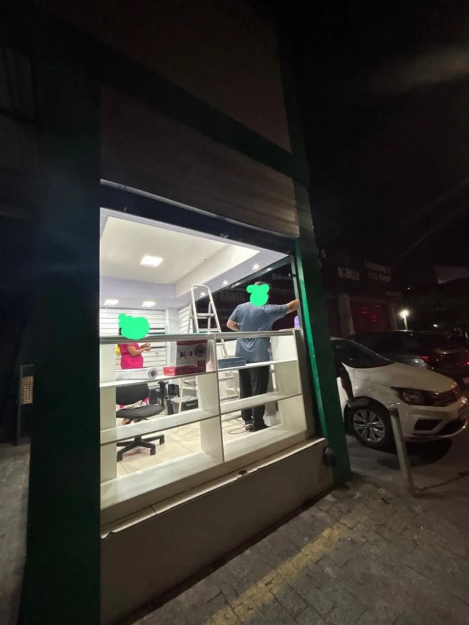 Balcão Expositor Atendimento com Prateleiras em MDF pouco usado para loja - Foto 2