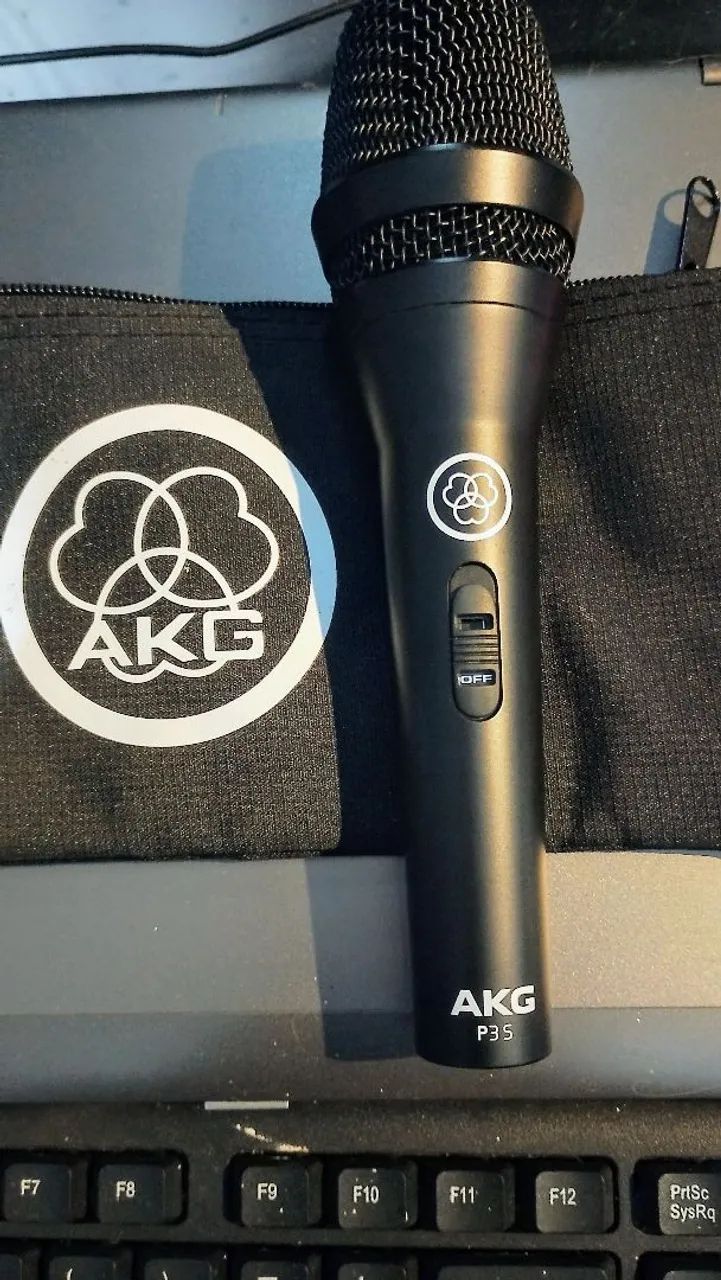 Microfone profissional AKG P35