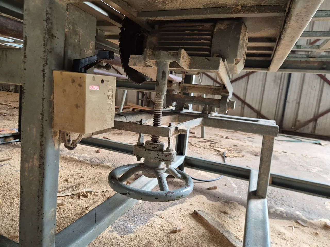 Esquadrejadeira em perfeito estado - Foto 2