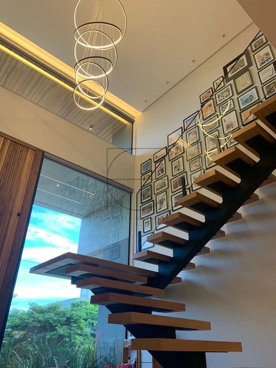 casa nas carapánas com 4 suítes e 6 banheiros - Foto 4