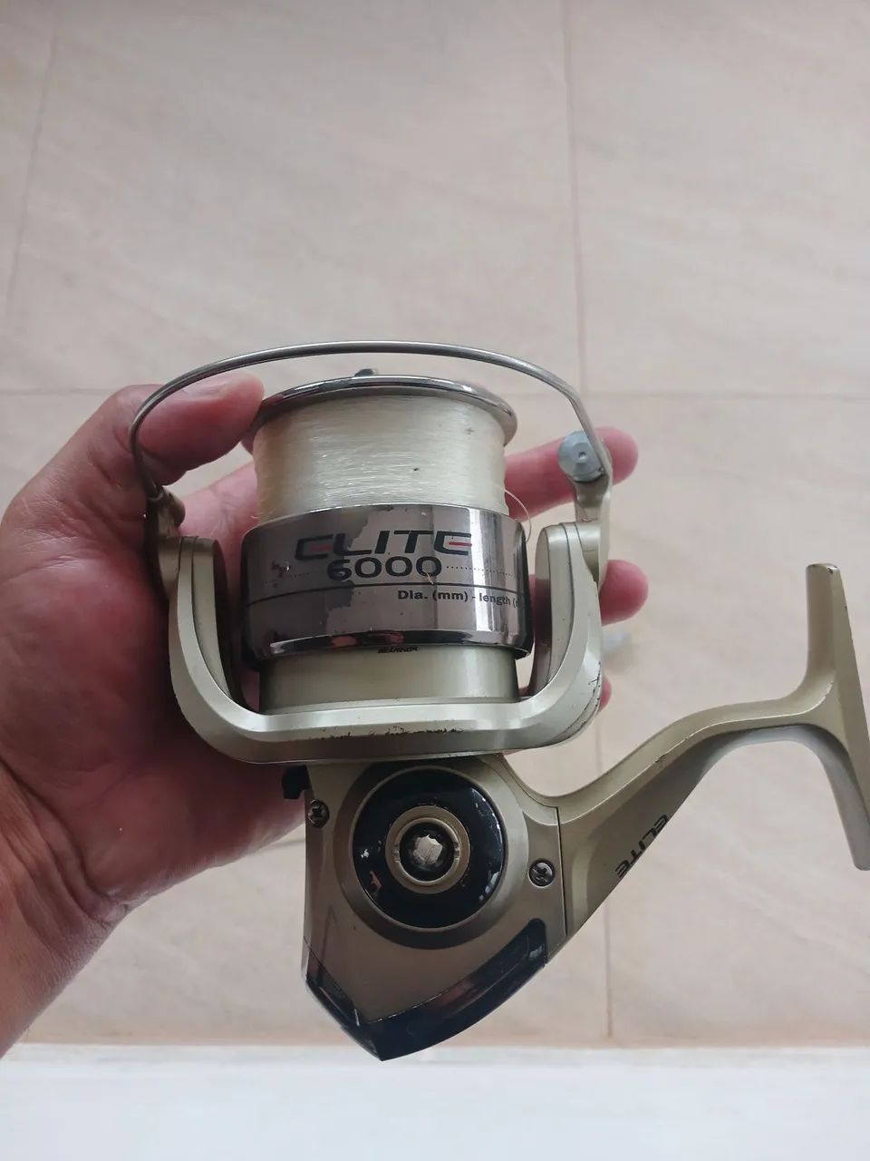 ? Vara de Pescar + Molinete ELITE 6000 + Caixa com Acessórios ?